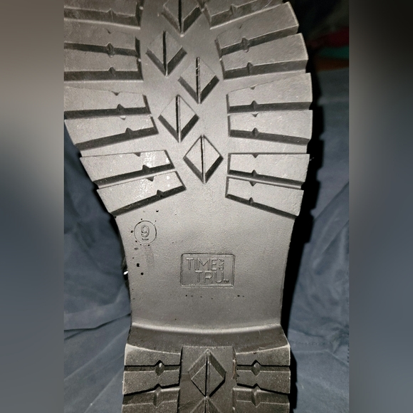 Time and Tru Ladies Boots - Picture 3 of 3